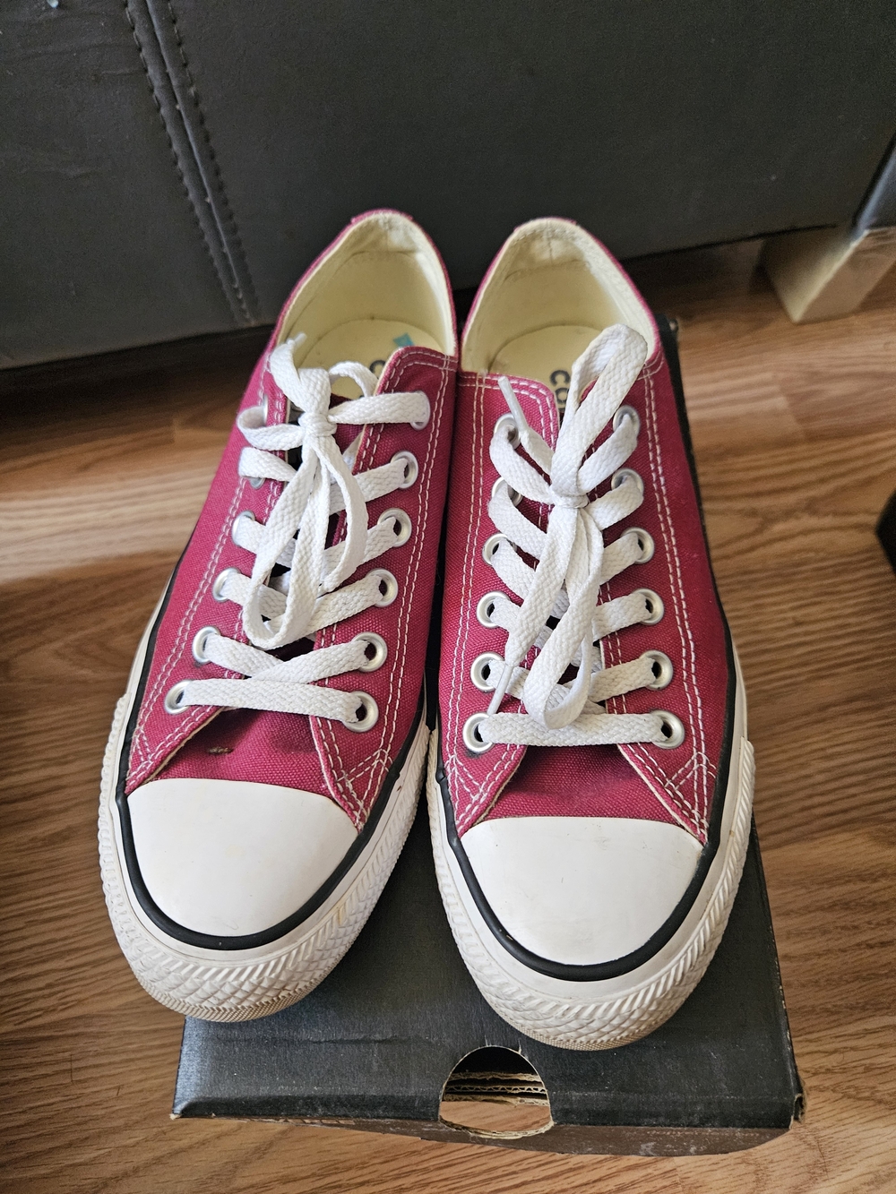 Converse Low Top Canvas Sneakers in Magenta and White